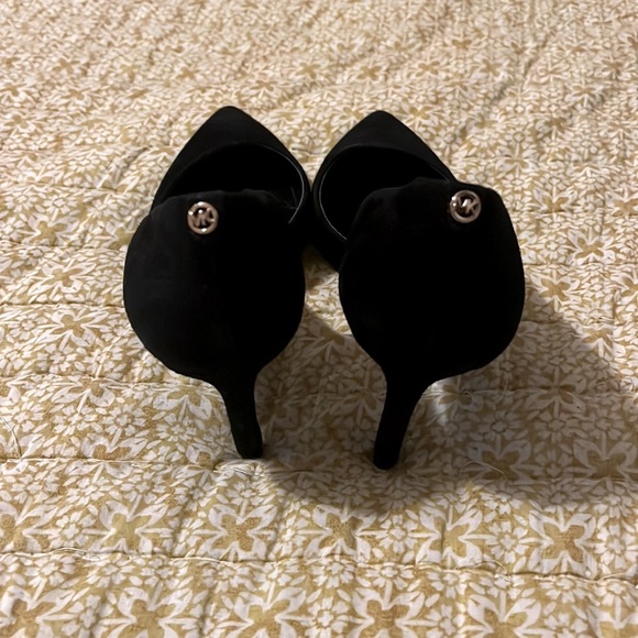 Michael Kors size 7.5/EUR 37.5 black leather/suede pumps - Picture 4 of 8